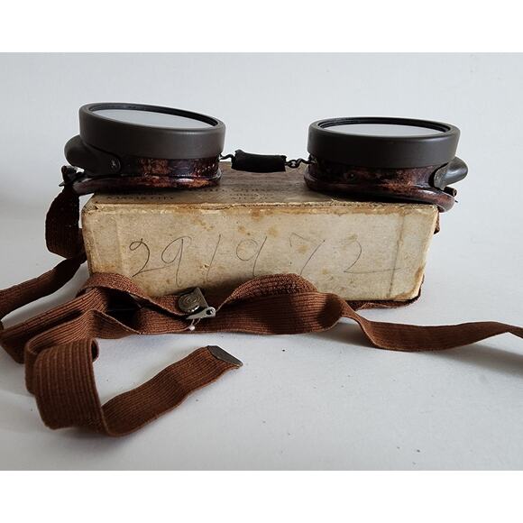 Vintage American Optical Duralite Safety Goggles- with original box and cloth - Picture 6 of 10